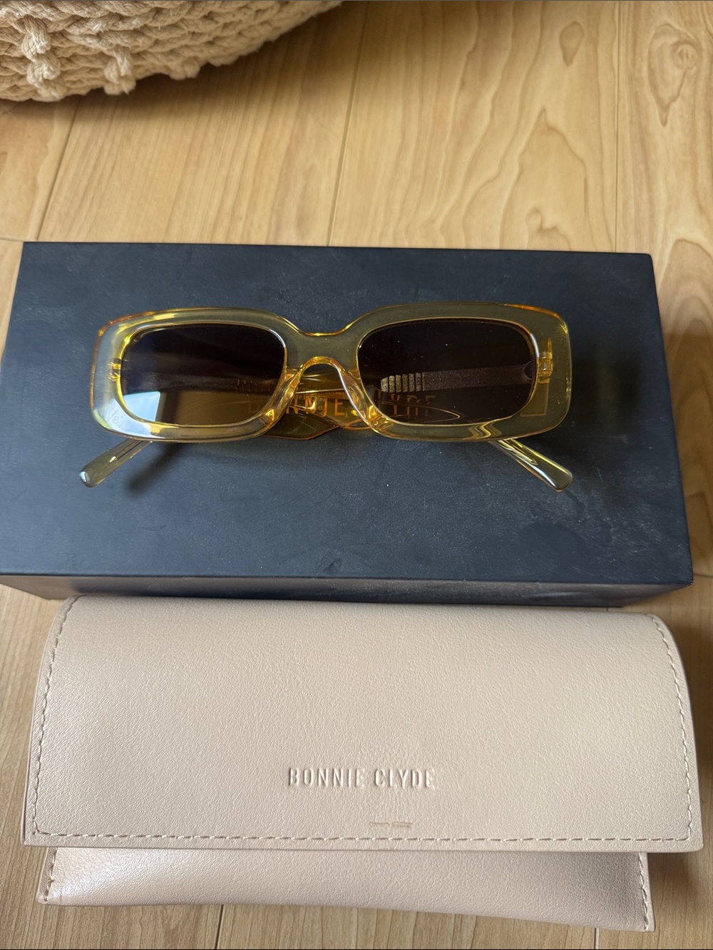 Bonnie Clyde Keep in Touch Sunglasses